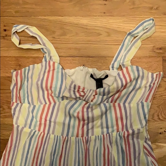 Size large Forever 21 flowy colorful dress - Picture 3 of 4